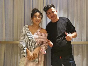 明星经纪人陈星与刘明湘合影