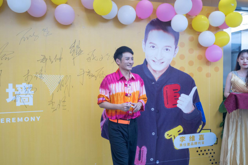 李维嘉代言的品牌奥仕堡汉堡