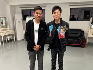 星灿文化明星经纪人陈星和孙楠合影