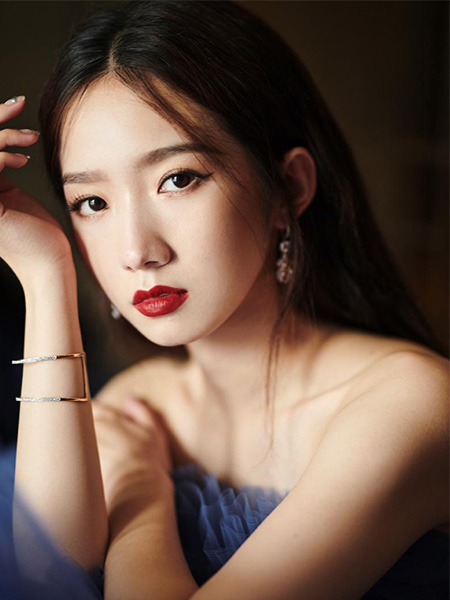 孟美岐代言的品牌欧诗漫护肤