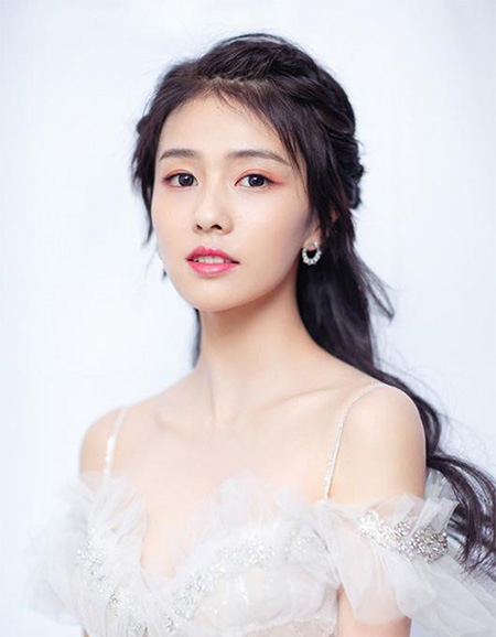 白鹿代言的品牌泊美护肤品