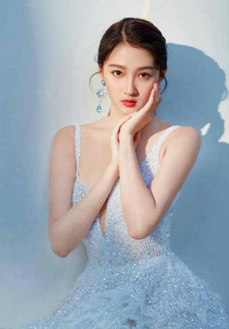 关晓彤代言的品牌罗曼电动牙刷